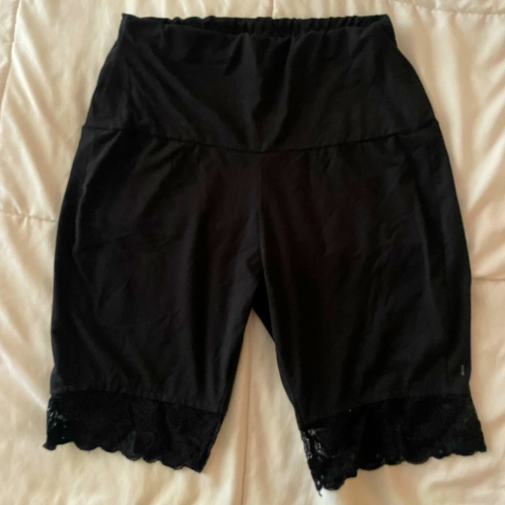 laced thigh biker shorts